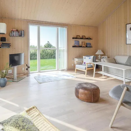 Three-bedroom In Semesterbostad *